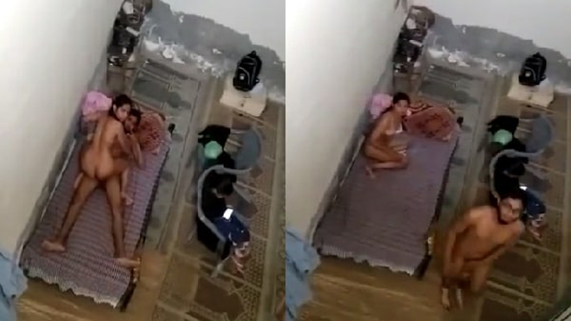 Girlfriend uske bahan k saamne ko chodtte hue pakda gaya